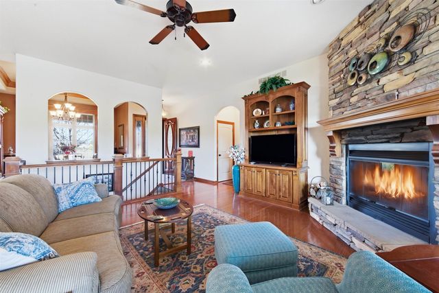 1219 E Waters Edge St, Derby, KS 67037