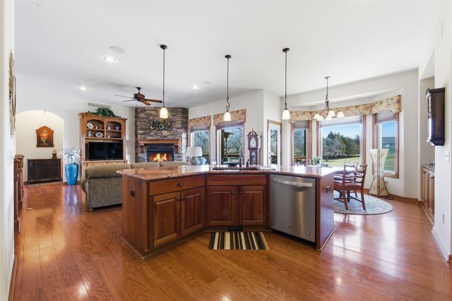 1219 E Waters Edge St, Derby, KS 67037