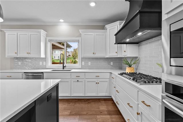 2114 NW Killarney Lane, Lee's Summit, MO 64081