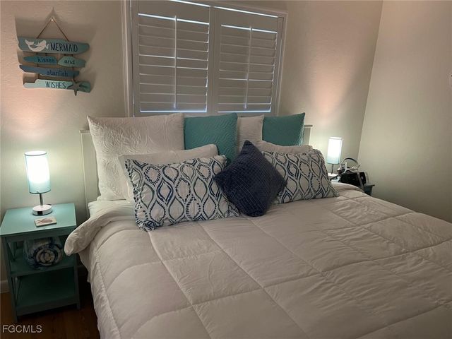 1126 SE 13th TER, Cape Coral, FL 33990