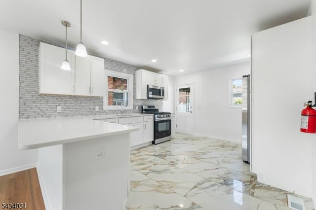 323 S Wood Ave, Linden City, NJ 07036