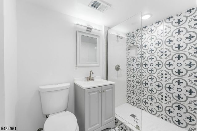 323 S Wood Ave, Linden City, NJ 07036