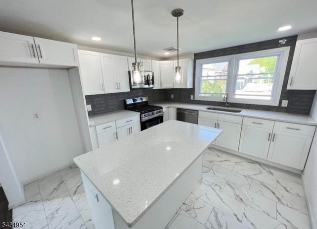 323 S Wood Ave, Linden City, NJ 07036
