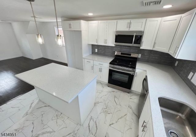 323 S Wood Ave, Linden City, NJ 07036