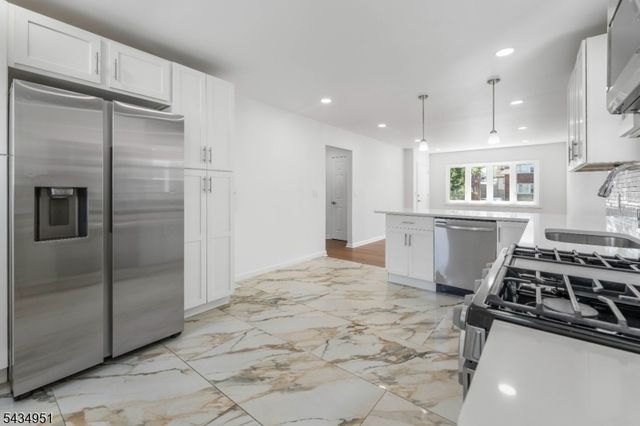 323 S Wood Ave, Linden City, NJ 07036