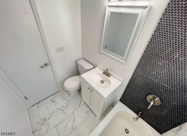 323 S Wood Ave, Linden City, NJ 07036