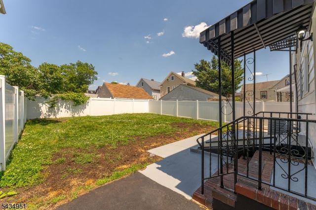 323 S Wood Ave, Linden City, NJ 07036