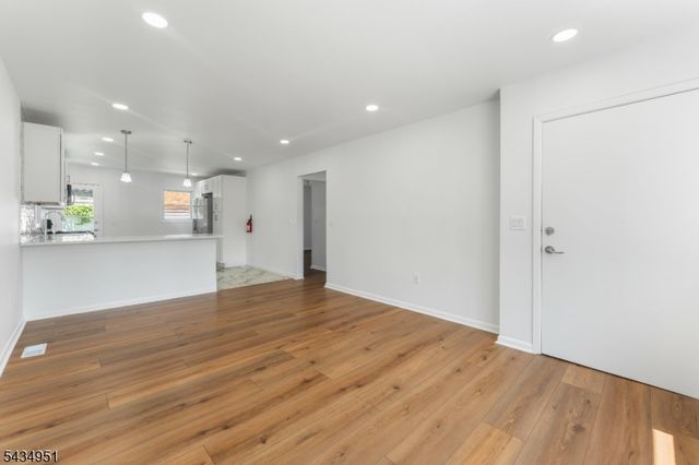 323 S Wood Ave, Linden City, NJ 07036