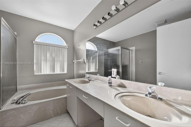 1392 NW 159th Ln, Pembroke Pines, FL 33028