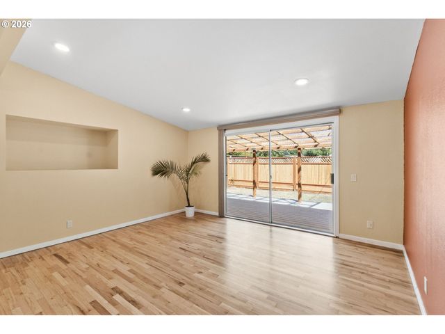 2485 JACKSON St, Eugene, OR 97405