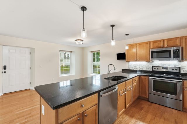 36 Treehouse Cir, Easthampton, MA 01027