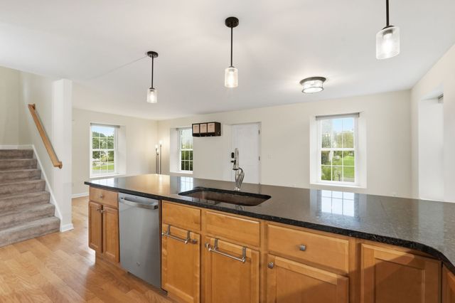 36 Treehouse Cir, Easthampton, MA 01027