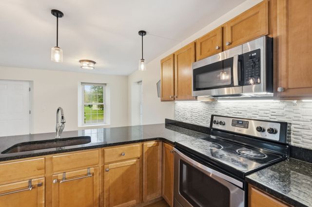 36 Treehouse Cir, Easthampton, MA 01027