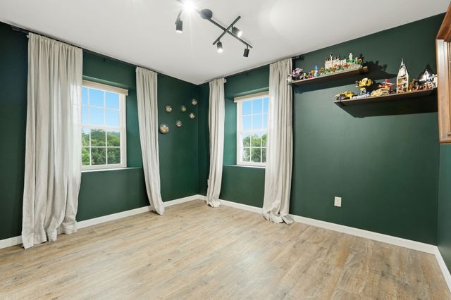 36 Treehouse Cir, Easthampton, MA 01027