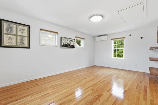36 Treehouse Cir, Easthampton, MA 01027