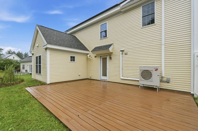 36 Treehouse Cir, Easthampton, MA 01027
