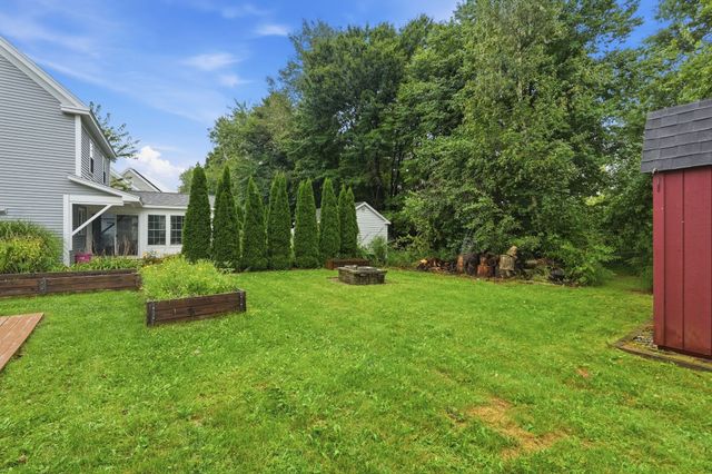 36 Treehouse Cir, Easthampton, MA 01027