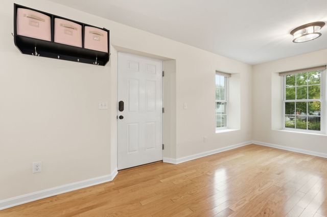 36 Treehouse Cir, Easthampton, MA 01027