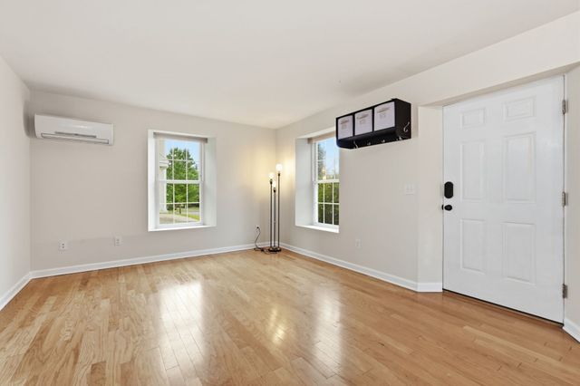 36 Treehouse Cir, Easthampton, MA 01027