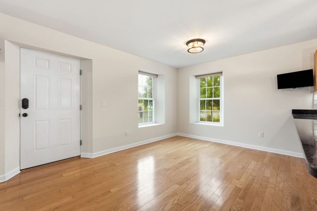 36 Treehouse Cir, Easthampton, MA 01027