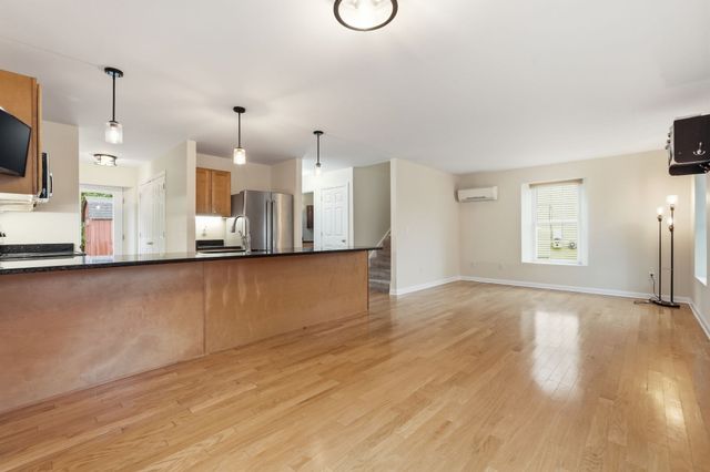 36 Treehouse Cir, Easthampton, MA 01027