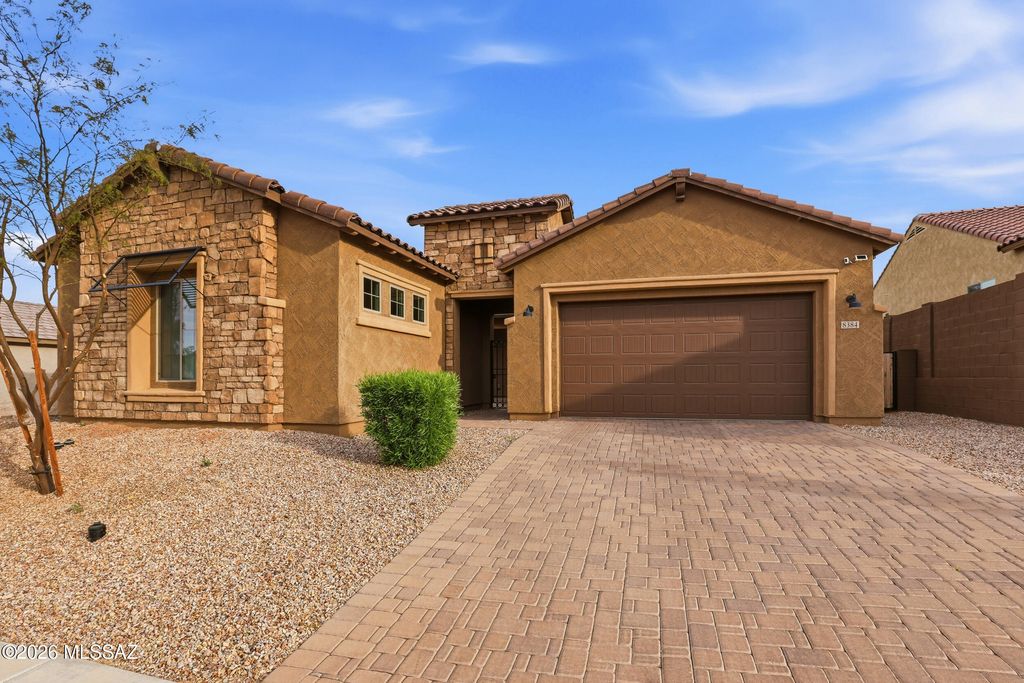 8384 N Movie Pass Trail, Tucson, AZ 85743