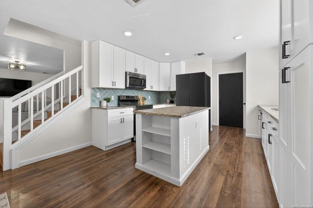 8001 Dove Trail, San Antonio, TX 78244