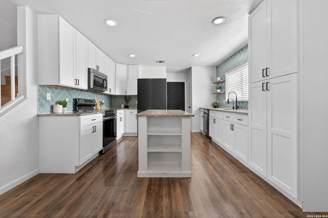 8001 Dove Trail, San Antonio, TX 78244