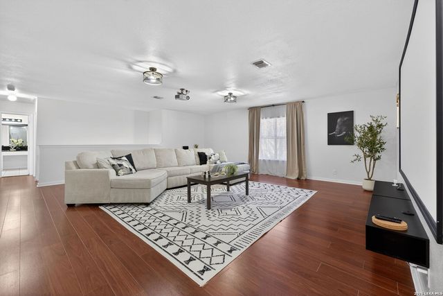 8001 Dove Trail, San Antonio, TX 78244