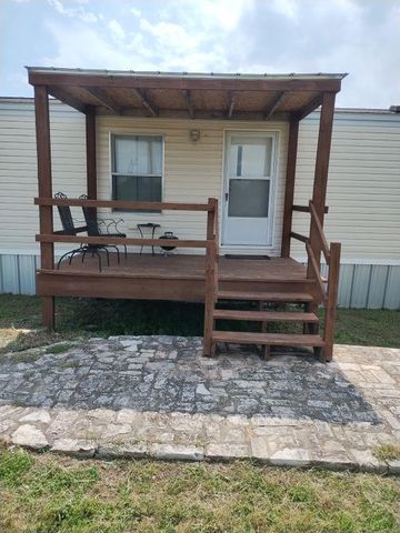 538 Cottletown RD, Smithville, TX 78957