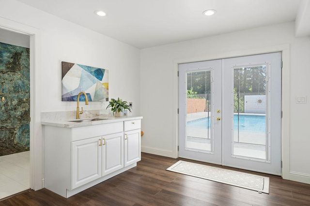 742 Santa Rita Way, Sacramento, CA 95864
