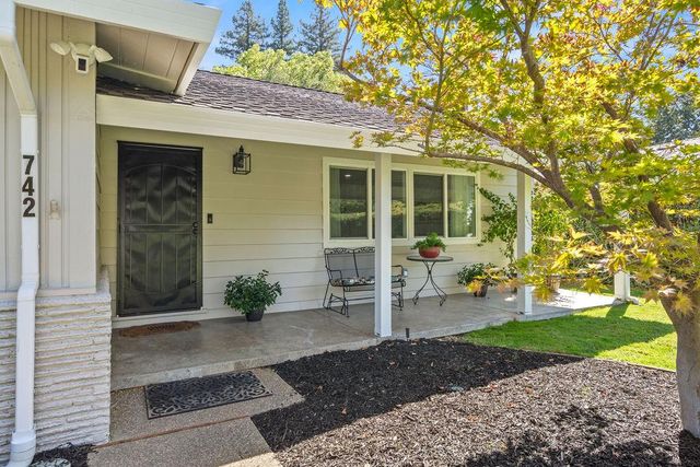 742 Santa Rita Way, Sacramento, CA 95864