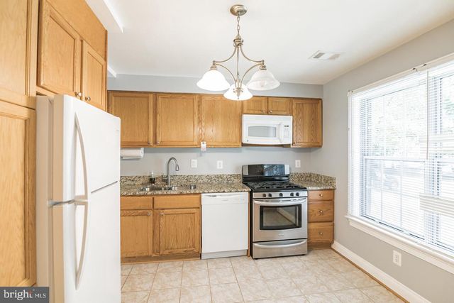 14081 FALLBROOK LN, Woodbridge, VA 22193