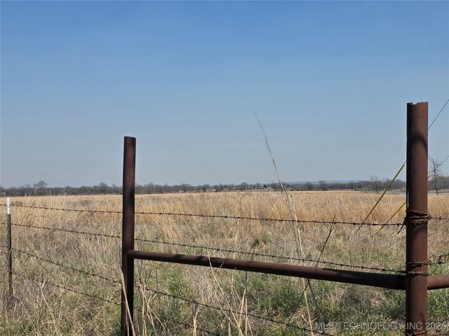 6725 Cypress Road S, Henryetta, OK 74437