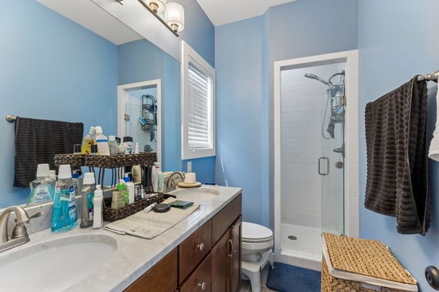 22 Twin Oaks Dr, Nashville, TN 37211