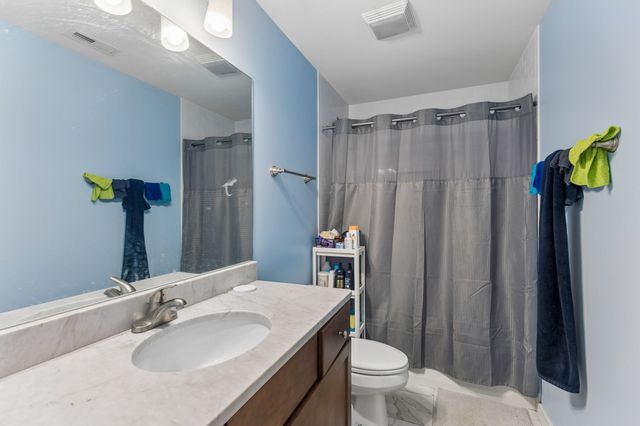 22 Twin Oaks Dr, Nashville, TN 37211