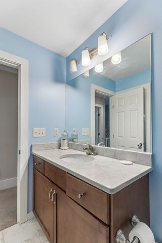 22 Twin Oaks Dr, Nashville, TN 37211