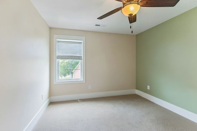 22 Twin Oaks Dr, Nashville, TN 37211