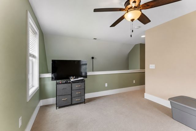 22 Twin Oaks Dr, Nashville, TN 37211