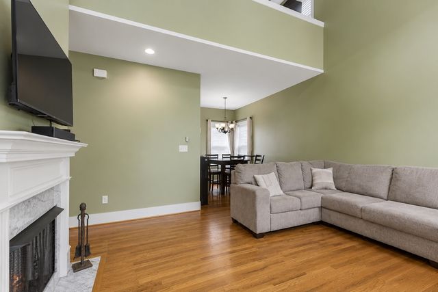 22 Twin Oaks Dr, Nashville, TN 37211