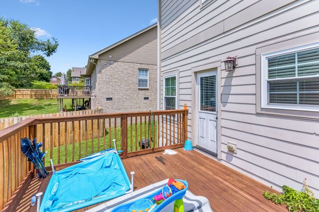 22 Twin Oaks Dr, Nashville, TN 37211