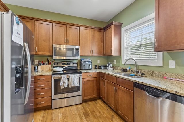 22 Twin Oaks Dr, Nashville, TN 37211