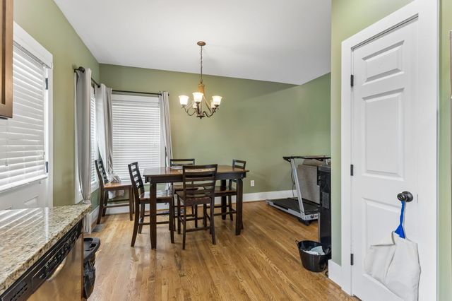22 Twin Oaks Dr, Nashville, TN 37211