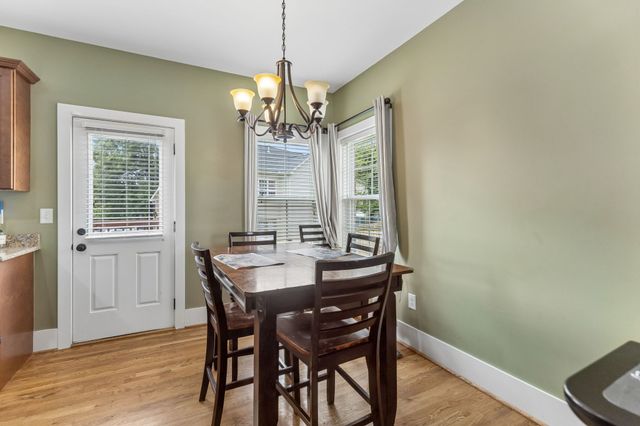 22 Twin Oaks Dr, Nashville, TN 37211