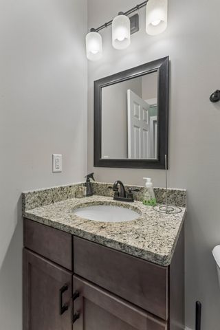 22 Twin Oaks Dr, Nashville, TN 37211