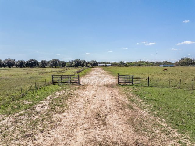 4231 Johnston Road, Wallis, TX 77485