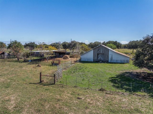 4231 Johnston Road, Wallis, TX 77485