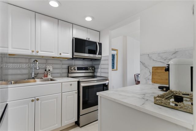 2841 NE 163rd St 607, North Miami Beach, FL 33160