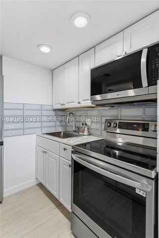2841 NE 163rd St 607, North Miami Beach, FL 33160