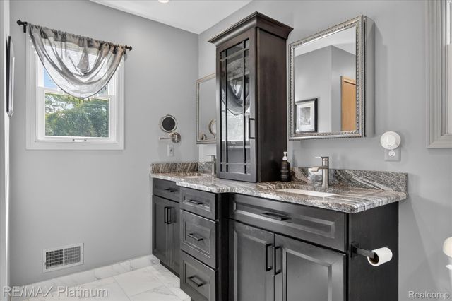 7996 Kearney Road, Northfield Township, MI 48189